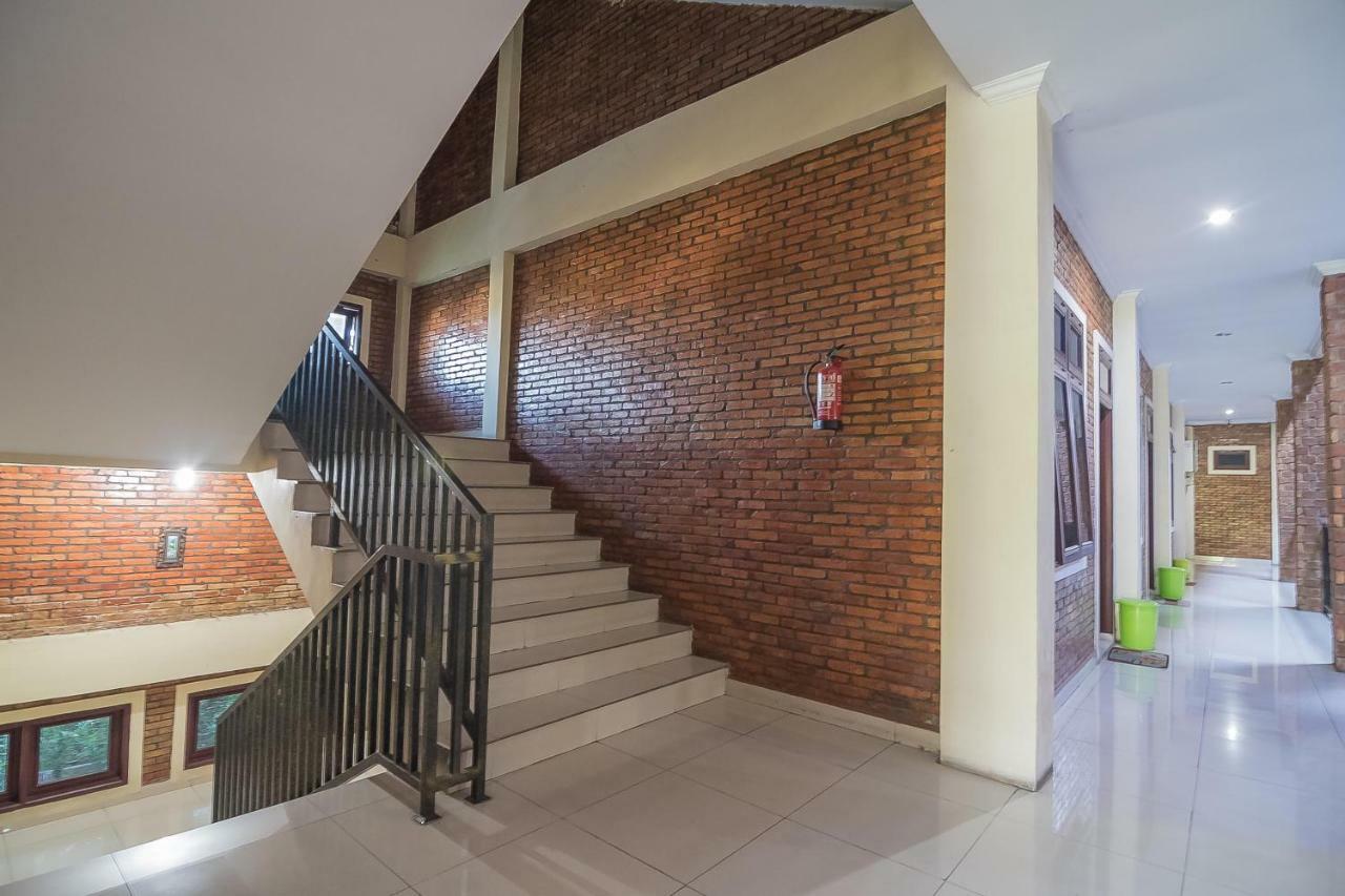 Reddoorz Plus Near Cambridge City Square 2 Medan Exterior photo