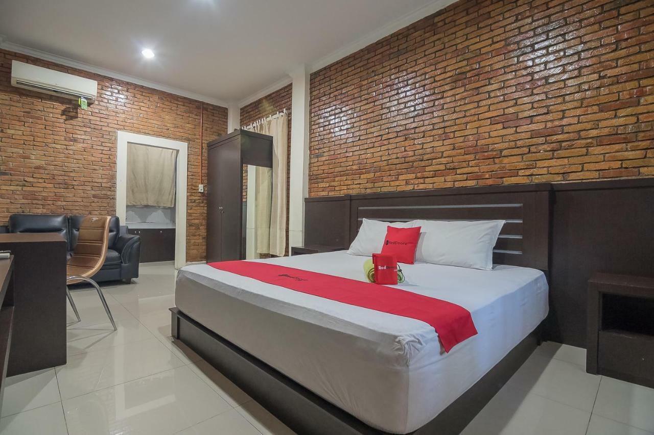 Reddoorz Plus Near Cambridge City Square 2 Medan Exterior photo