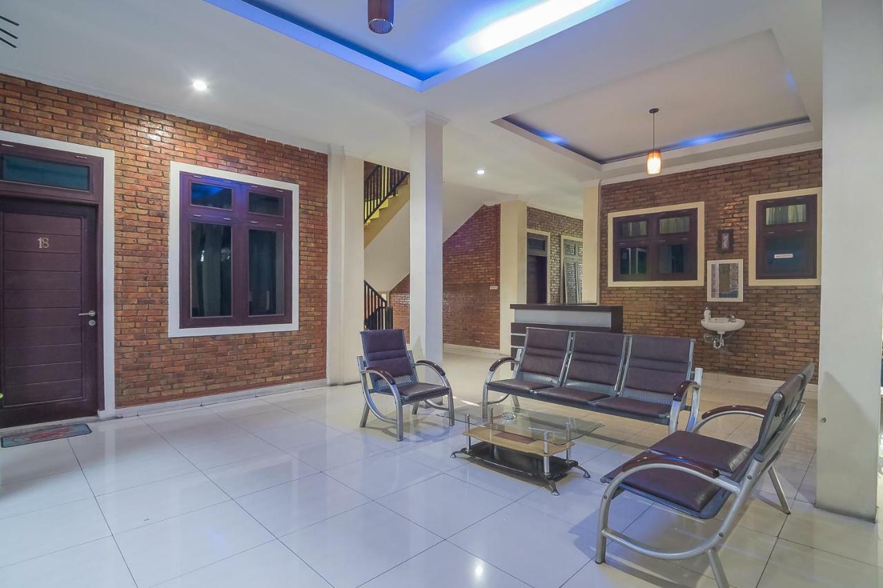 Reddoorz Plus Near Cambridge City Square 2 Medan Exterior photo