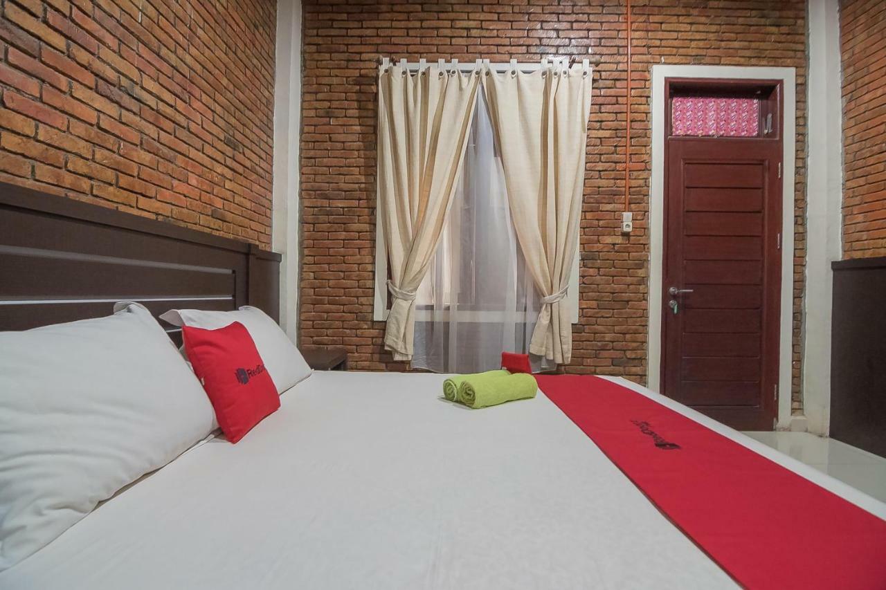 Reddoorz Plus Near Cambridge City Square 2 Medan Exterior photo