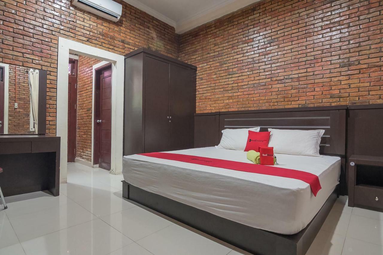 Reddoorz Plus Near Cambridge City Square 2 Medan Exterior photo